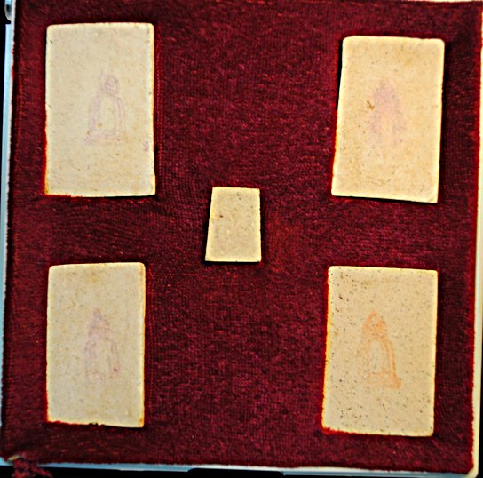 พระสมเด็จวัดระฆัง อนุสรณ์ 118 ปี กล่องชุด พร้อมกล่องกระดาษเดิม สวยงาม น่าสะสมครับ