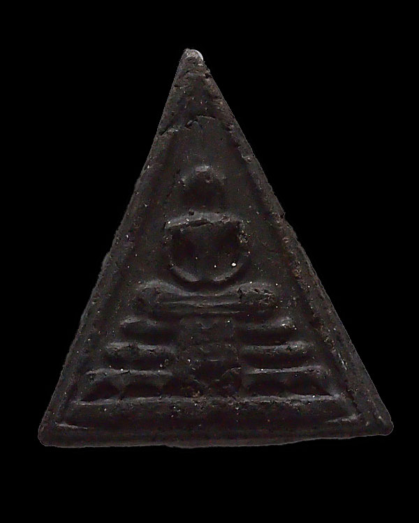 พระประธานวัดระฆังพิมพ์สามเหลี่ยม เจ้าคุณเที่ยง วัดระฆังฯ กรุงเทพฯ ปี ๒๕๐๗ สร้างจากเนื้อดินหุ่นหรือดิ