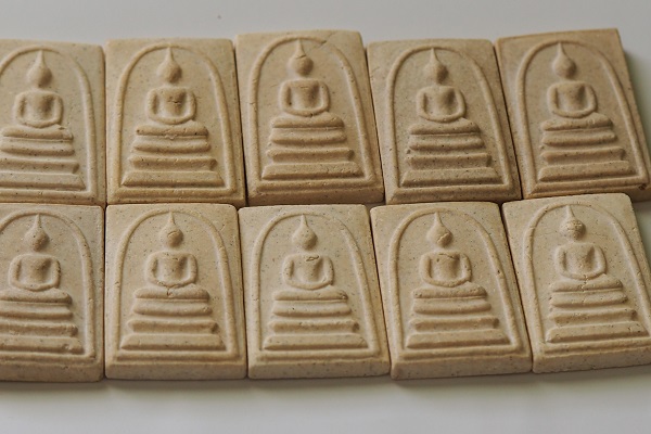 สมเด็จพิมพ์ใหญ่ 122 ปี วัดระฆัง พร้อมกล่องเดิมมา 10 องค์ เคาะเดียว