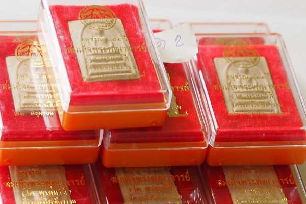 สมเด็จพิมพ์ใหญ่ 122 ปี วัดระฆัง พร้อมกล่องเดิมมา 10 องค์ เคาะเดียว