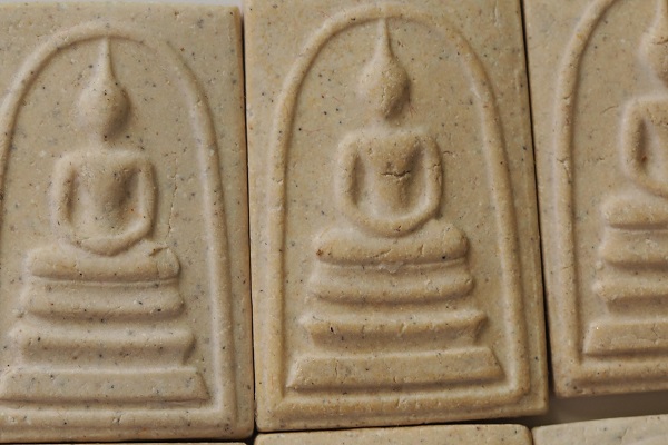 สมเด็จพิมพ์ใหญ่ 122 ปี วัดระฆัง พร้อมกล่องเดิมมา 10 องค์ เคาะเดียว