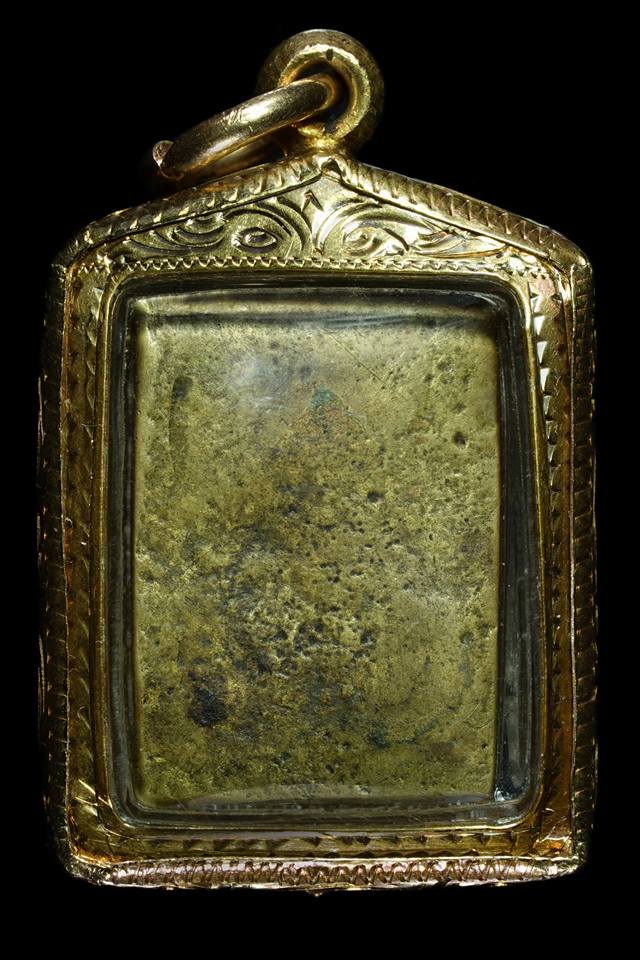 พระสมเด็จวัดระฆัง หลังฆ้อนยุคต้น (เลี่ยมทองแท้ยกซุ้ม)