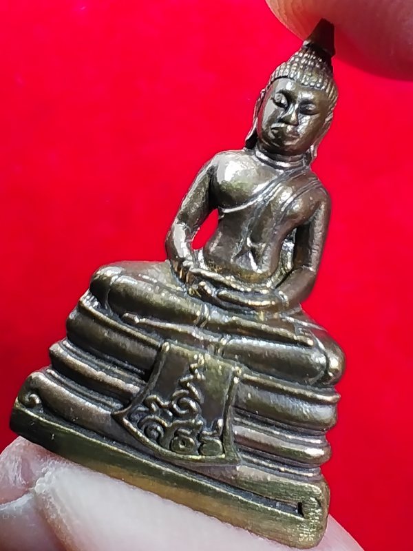 รูปหล่อหลวงพ่อโสธร รุ่นเสาร์ 5 มหาเศรษฐี มีโค๊ตนัมเบอร์