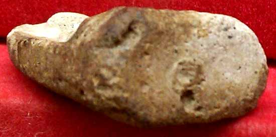 *พิมพ์พระชัยฯครึ่งซีก ผงเทา..ลพ.พริ้ง วัดบางปะกอก*