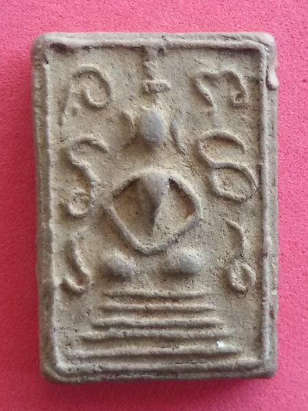 พระเนื้อดิน หลังยันต์ หลวงปู่ทอง วัดราชโยธา กรุงเทพฯ