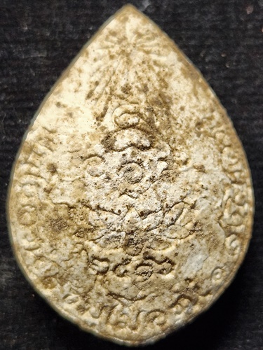 วัดดอยแม่ปั๋ง เชียงใหม่ พระผงรูปเหมือนหลวงปู่แหวน สุจิณโณ พิมพ์กลีบบัว ปี 2516