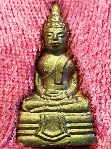 หลวงพ่อโสธร รุ่นมงคลมหาบารมี 85 จัดสร้างโดยมูลนิธิสิรินธรราชวิทยาลัย ในปี พ.ศ. 2556 