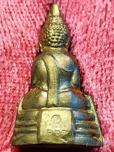 หลวงพ่อโสธร รุ่นมงคลมหาบารมี 85 จัดสร้างโดยมูลนิธิสิรินธรราชวิทยาลัย ในปี พ.ศ. 2556 