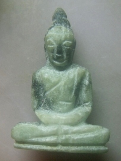 **เบาๆ**พระพุทธปางสมาธิ เนื้อหินพระธาตุ​แกะ เก่าๆ ไม่ทราบที่**สวยๆ เชิญชมครับ
