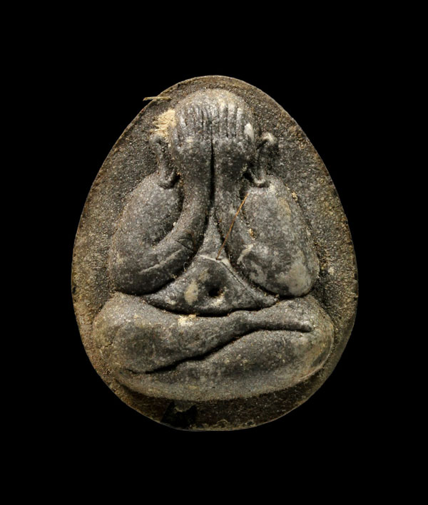 ใช่พระปิดตาหลังเต่าหรือเปล่าครับ?